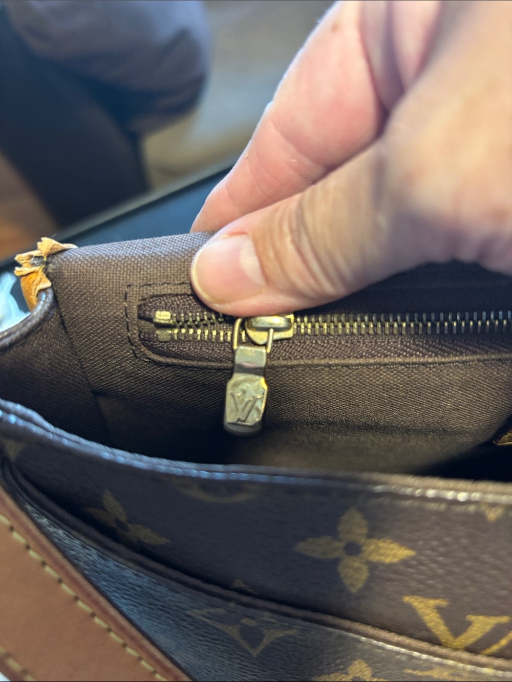 Louis Vuitton Monogram
Menilmontant Shoulder/Crossbody.
COA/ LV dust bag - Picture 9 of 17